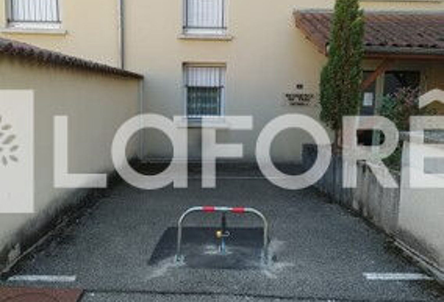 Place de stationnement - LA COTE SAINT ANDRE  - CENTRE VILLE — photo 1