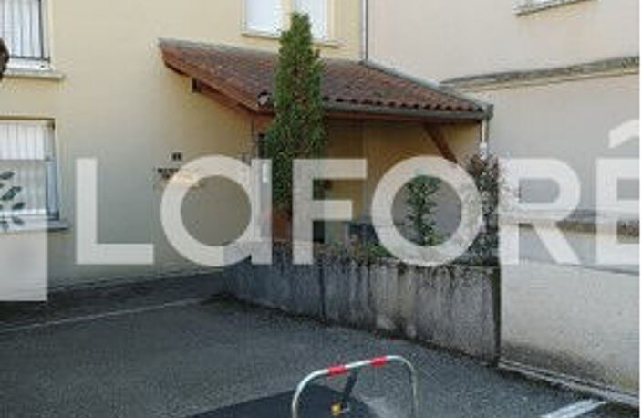 Place de stationnement - LA COTE SAINT ANDRE  - CENTRE VILLE — photo 2