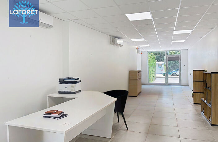 À vendre - Local commercial de 81 m² - Chaponost — photo 3