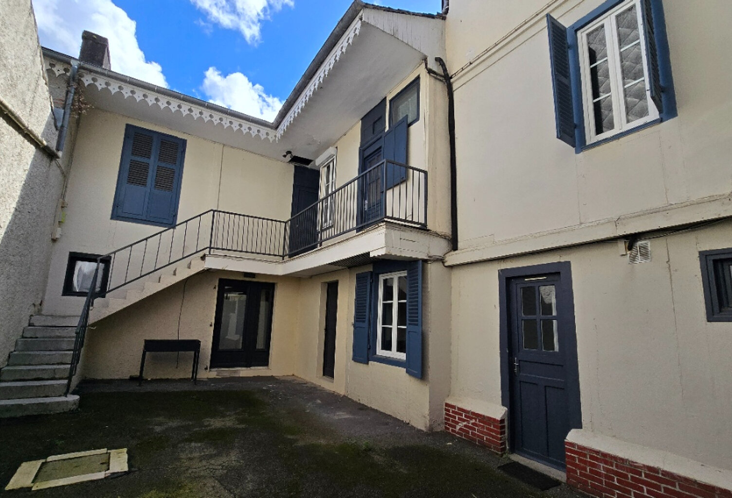 EXCLUSIVITÉ INVESTISSEMENT, T2 RÉNOVÉ, MEUBLÉ ET DÉJÀ LOUÉ AU COEUR DE PAU — photo 1