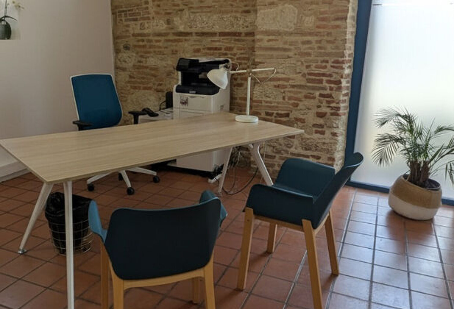Bureaux Isle Jourdain 4 pièce(s) 140 m2 — photo 1