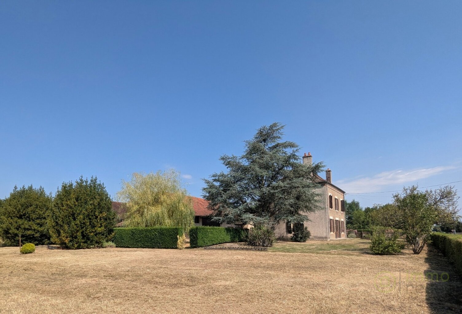 Maison et dépendances — photo 1