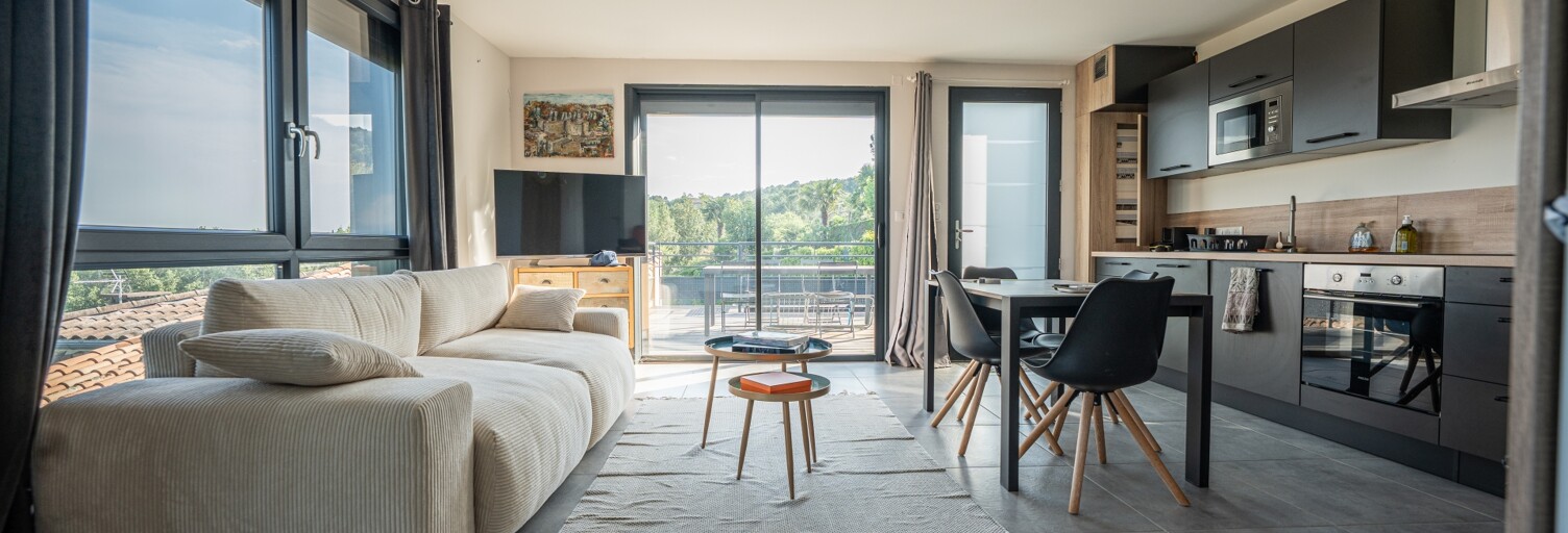 Maison 7 Pièces 301 m² à vendre à Saint-Étienne-de-Fontbellon (07200)