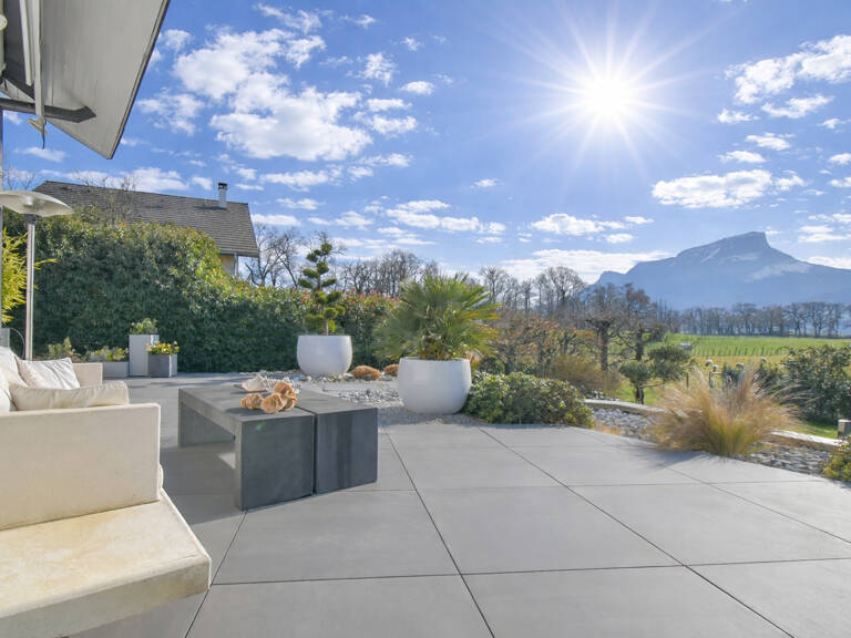 Maison 157 m² sur 1 200 m²  de terrain - Vue Granier . — photo 1