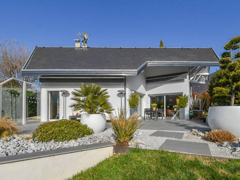 Maison 157 m² sur 1 200 m²  de terrain - Vue Granier . — photo 1