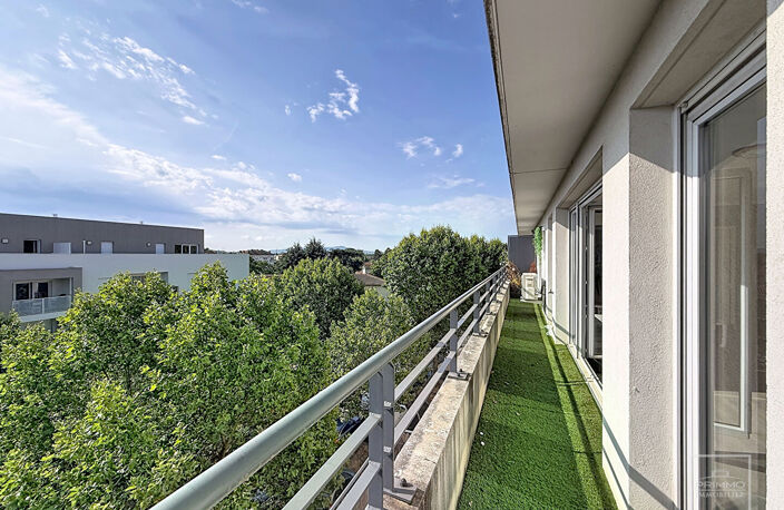 BEAU T2 AU DERNIER ETAGE AVEC GARAGE — photo 4