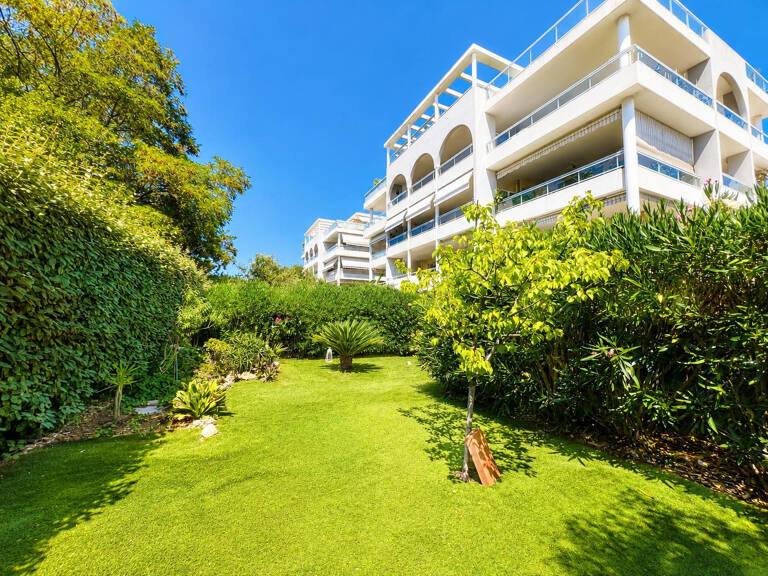 TZANCK - Appartement 2 pièces avec jardin privatif de 140m2   Résidence récente de standing — photo 1