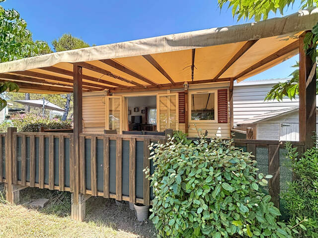 VENTE - PUGET SUR ARGENS - Mobil-home 2 chambres avec terrasse — photo du bien