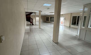 Commerce  826 m² à louer à Baie-Mahault (97122)