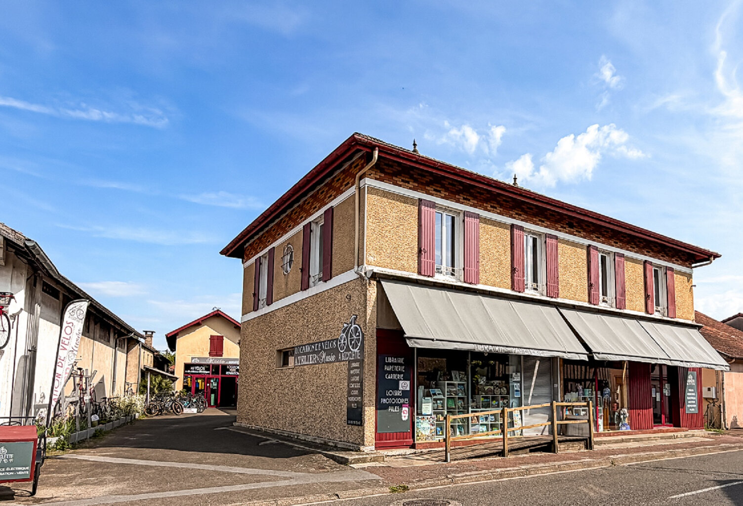 Au coeur du village de Lit-et-Mixe, découvrez cet ensemble im — photo 1