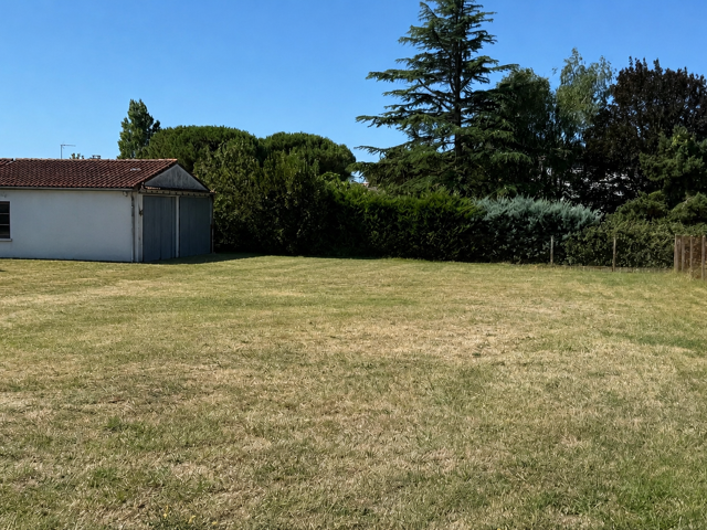 TERRAIN À BÀTIR DE 710 m2 - ROYAN PROCHE COMMODITES AU PRIX — photo du bien