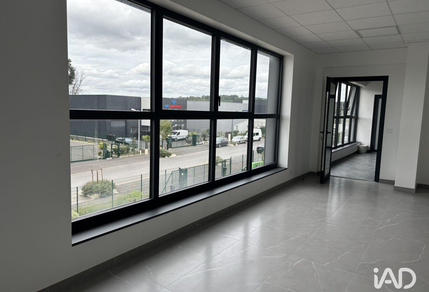 Location Local d'activités 100 m&sup2; — photo 1