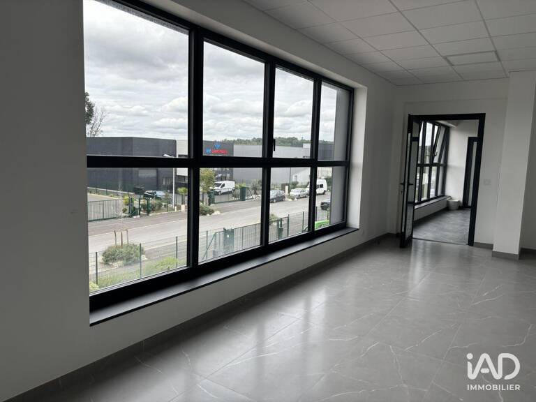 Location Local d'activités 100 m&sup2; — photo 1