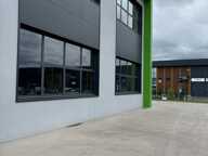 Location Local d'activités 200 m&sup2; — photo 2