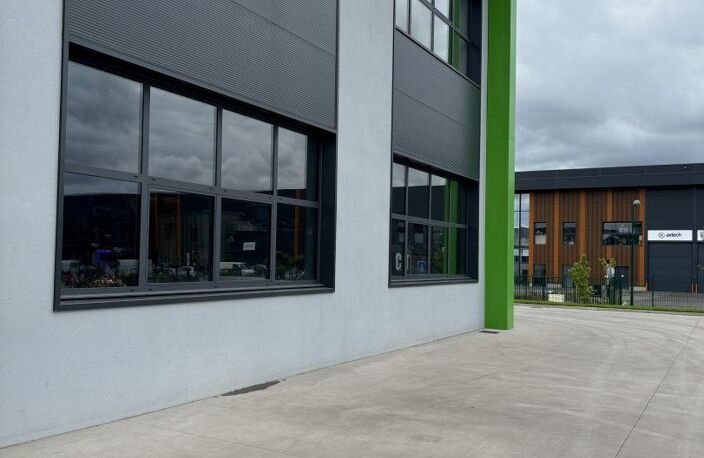 Location Local d'activités 200 m&sup2; — photo 2