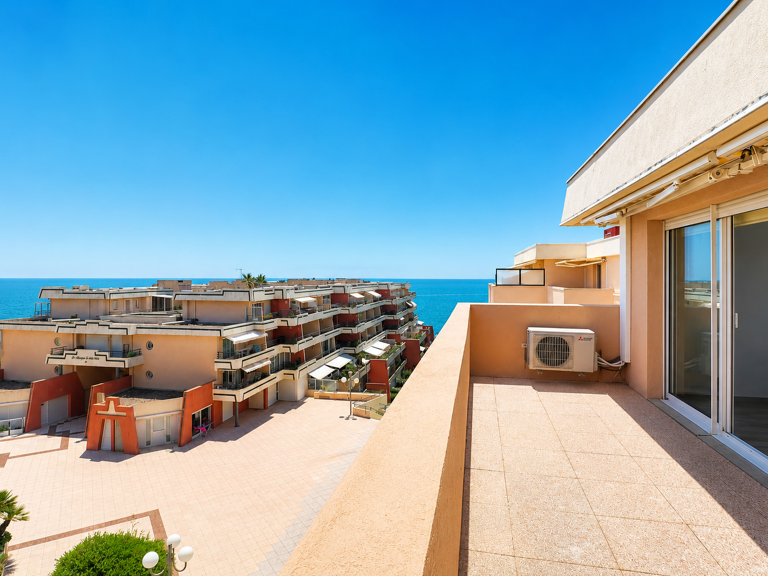 VEND DEUX PIECES DERNIER ETAGE A LA CORNICHE AVEC GARAGE — photo 1
