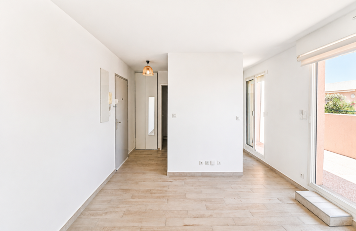 VEND DEUX PIECES DERNIER ETAGE A LA CORNICHE AVEC GARAGE — photo 4
