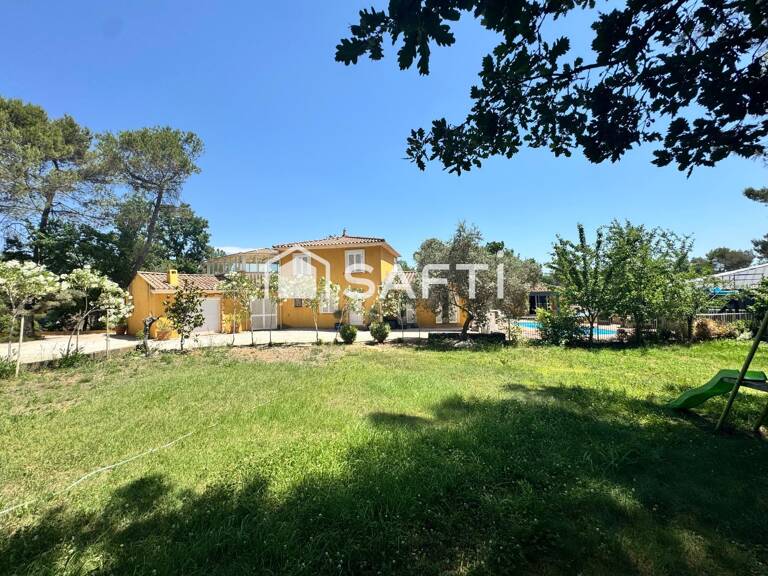 Villa T5 traditionnelle de 165 m² avec piscine et grand garage. — photo 1