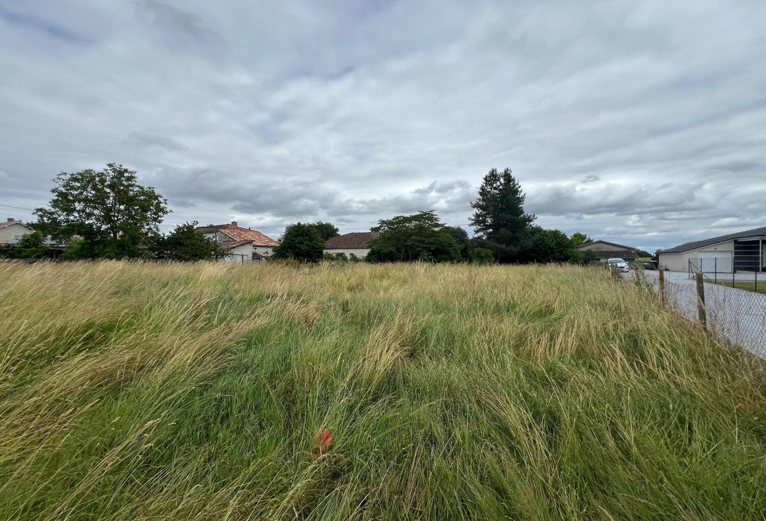 Terrain constructible de 671 m2 avec CU — photo 1