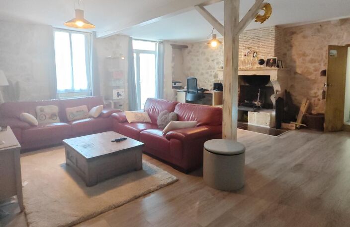 Belle maison en pierre avec piscine et beaux volumes — photo 3