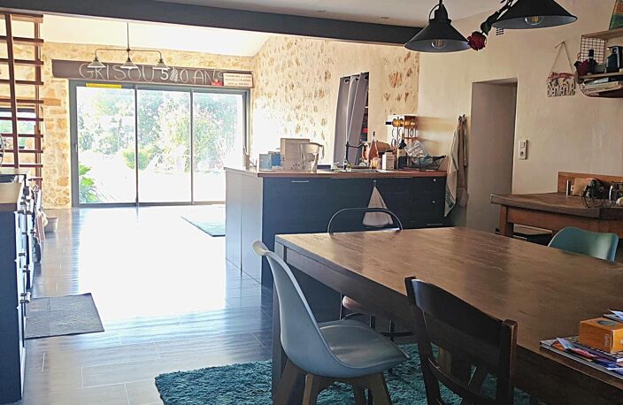 Belle maison en pierre avec piscine et beaux volumes — photo 5