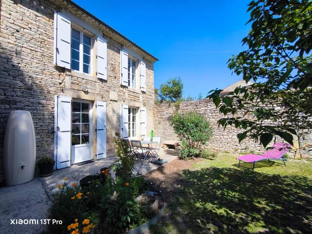 Maison de village en pierre  Charme, authenticité et volumes — photo du bien