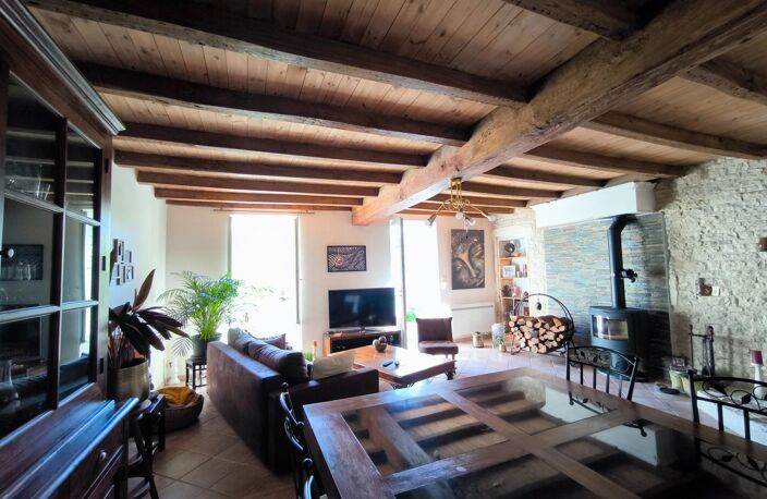 Maison de village en pierre  Charme, authenticité et volumes — photo 3