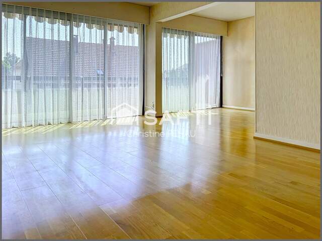 Appartement familial traversant et beau balcon — photo du bien
