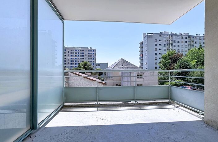 Centre ville, secteur et immeuble prisés, ascenseur, terrasse et vue — photo 4