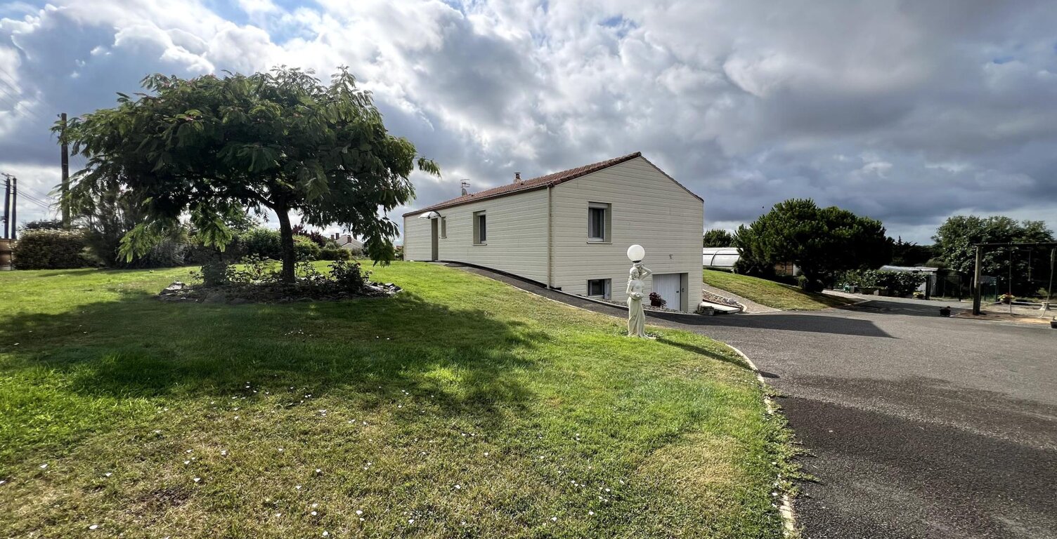 MAISON SPACIEUSE AVEC PISCINE CHAUFFEE A 2 KMS DES PLAGES DE LONGEVILLE SUR MER — photo 1