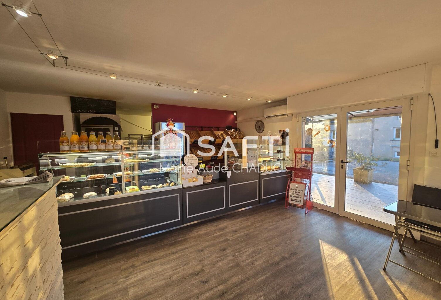 Point chaud, dépôt de pain, pâtisserie, — photo 1