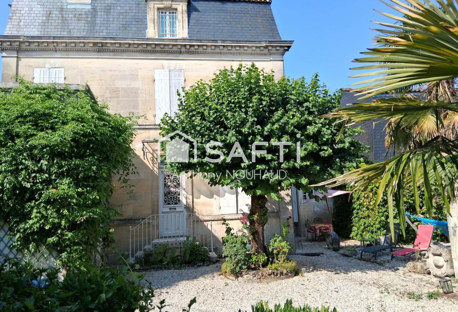 Authentique maison de maître au coeur de COGNAC, avec jardin et dépendance. — photo 1