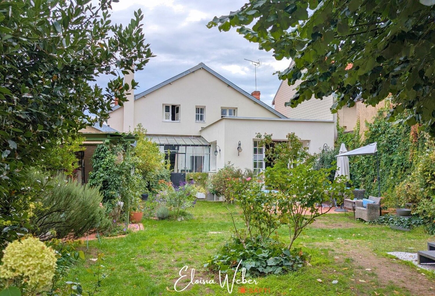 Élégante maison avec jardin au coeur de La Flèche — photo 1