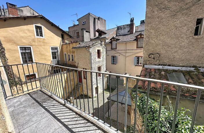 Situé au coeur du centre historique de Cahors appartement T 4 avec balcon — photo 3