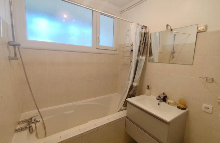 Appartement T5 rez-de-chaussée - La Peyrade — photo 4