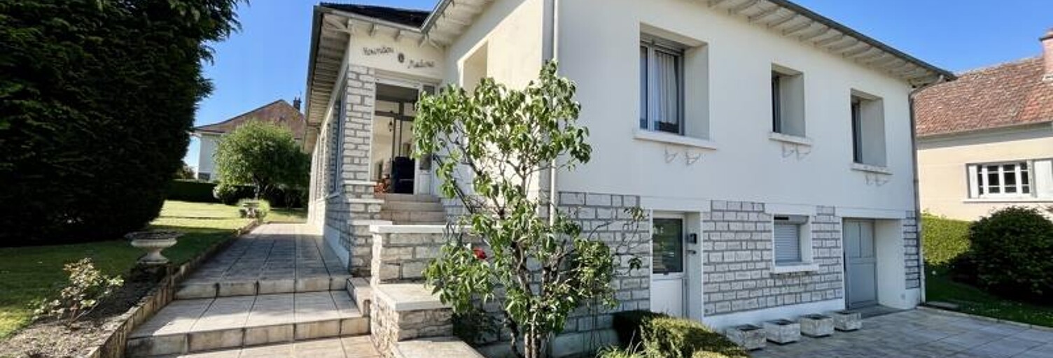 Maison 10 Pièces 349 m² à vendre à Saint-Yrieix-la-Perche (87500)