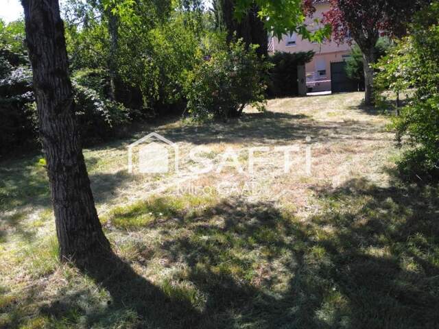 Grand terrain plat centre Rabastens negociable — photo du bien