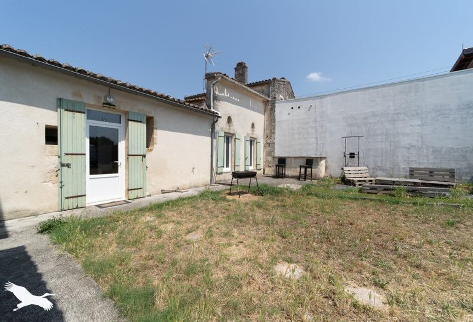 Maison en pierre de 2 pièces principales — photo 1