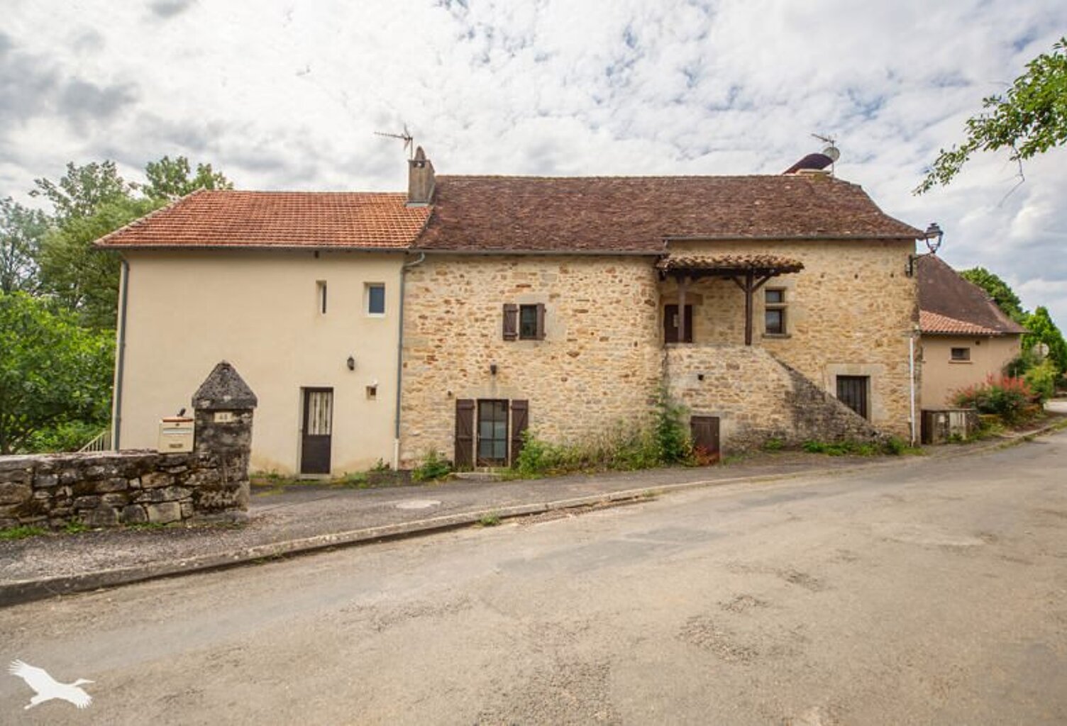 Maison en pierre de 7 pièces principales — photo 1