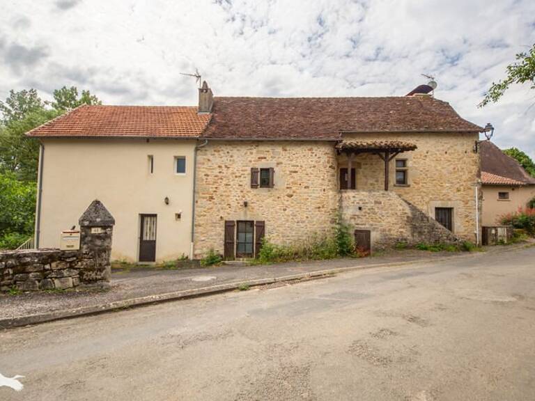 Maison en pierre de 7 pièces principales — photo 1