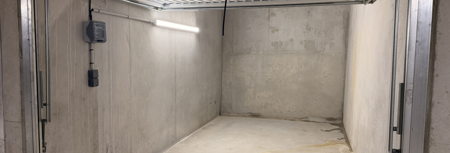 Garage  13 m² à louer à Marseille 8 (13008)