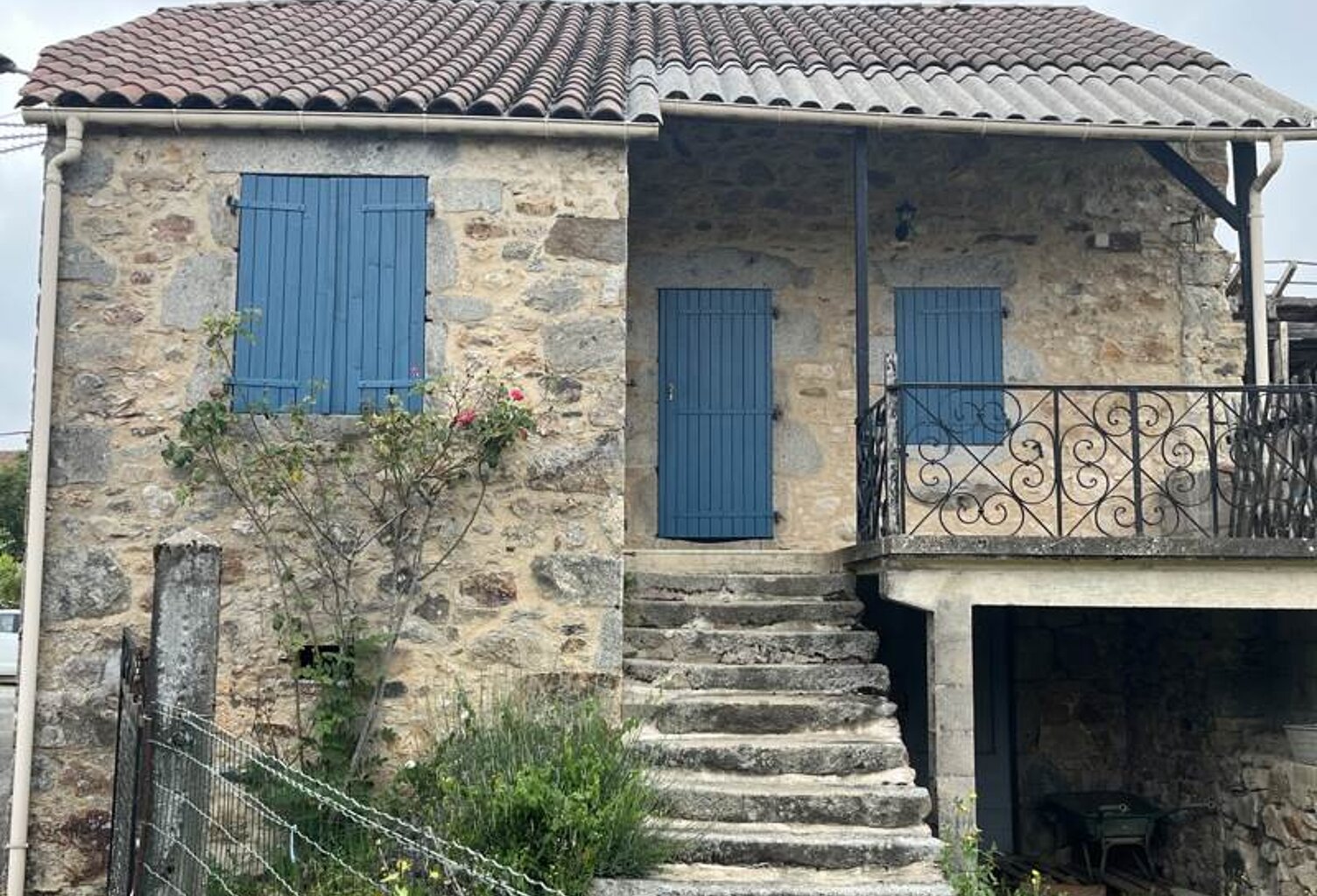 Maison en pierre de 3 pièces principales — photo 1