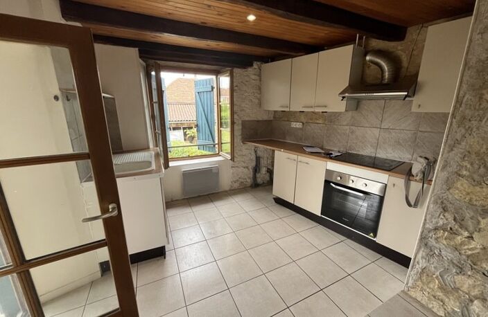 Maison en pierre de 3 pièces principales — photo 2