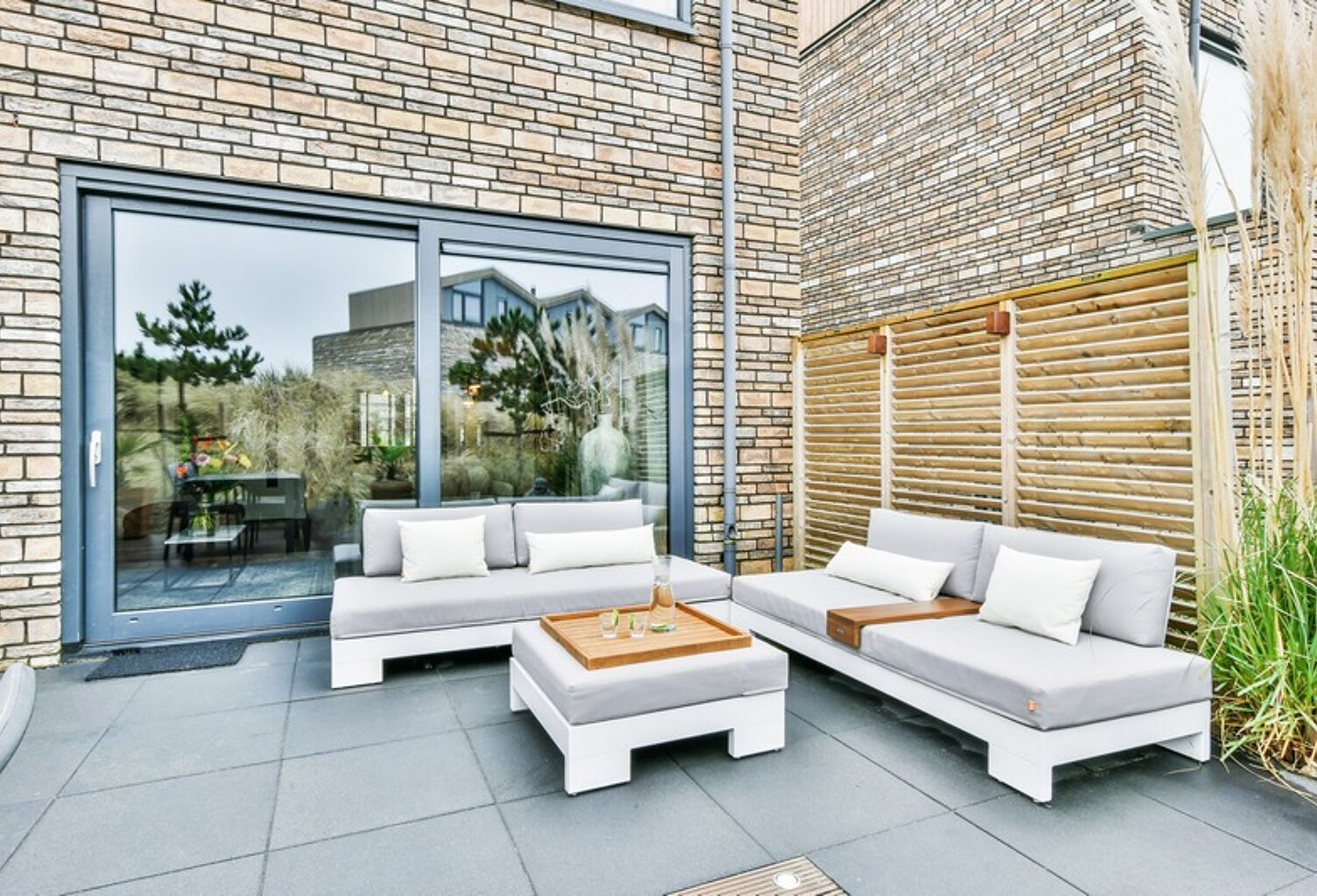 -SUPERBE 2 PIÈCES AVEC TERRASSE AU CENTRE-VILLE — photo 1