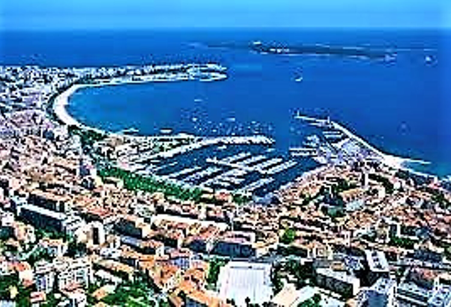 CANNES IMMEUBLE REFAIT AVEC 5 APPARTEMENTS 2717EUR/M2 — photo 1