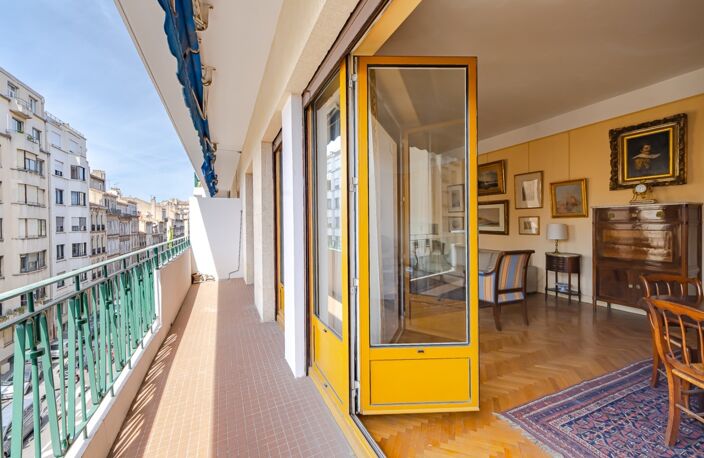 MARSEILLE 8ᵉ – RUE PARADIS | APPARTEMENT DE CARACTÈRE AVEC BALCONS, GARAGE EN OPTION — photo 3