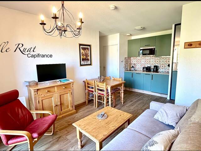 FONT-ROMEU (66120) – GAËLLE RUAT CAPIFRANCE – APPARTEMENT T2 RÉNOVÉ – DERNIER ÉTAGE – BALCON – BOX PRIVATIF – PISCINE – SALLE DE SPORT – VUE DÉGAGÉE — photo du bien
