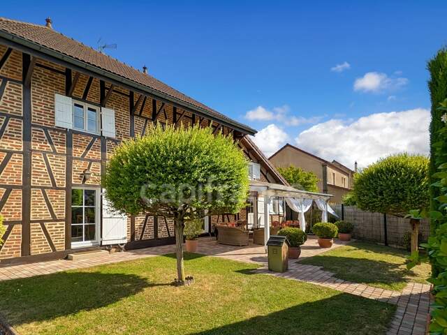 Maison de charme à Colombages de 184.67 m² à vendre 8 pièces SAINT GERMAIN DU BOIS (71) terrain de 443 m² piscine ! — photo du bien