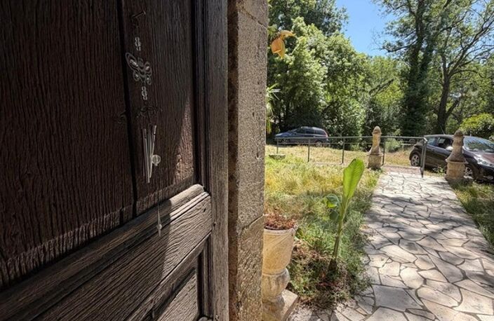 MARCIAC(32): cachée, au bout d'un chemin privé, PROPRIETE sur 2ha, anciens Bains avec sa source encore présente, dépendance, authenticité assurée ! — photo 3