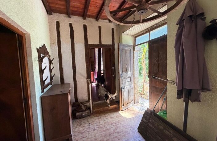 MARCIAC(32): cachée, au bout d'un chemin privé, PROPRIETE sur 2ha, anciens Bains avec sa source encore présente, dépendance, authenticité assurée ! — photo 4